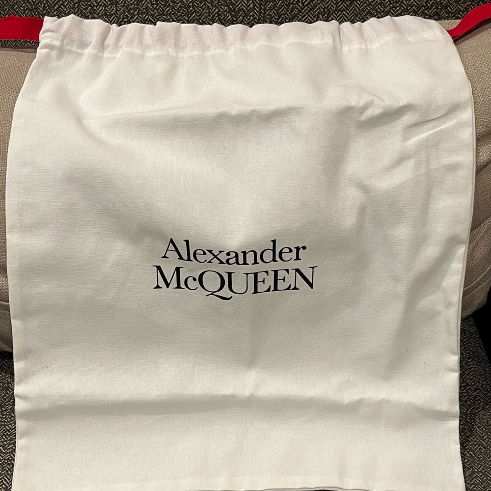 ❤️ NEW Alexander McQueen 15.5 x12 Dust Bag. Cotton/Canvas